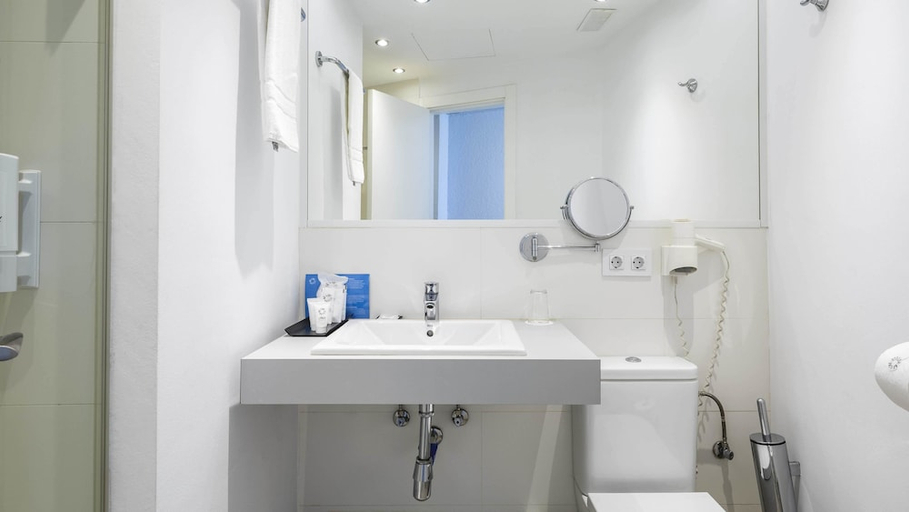Bathroom 3, Be Live Experience Costa Palma, Baleares
