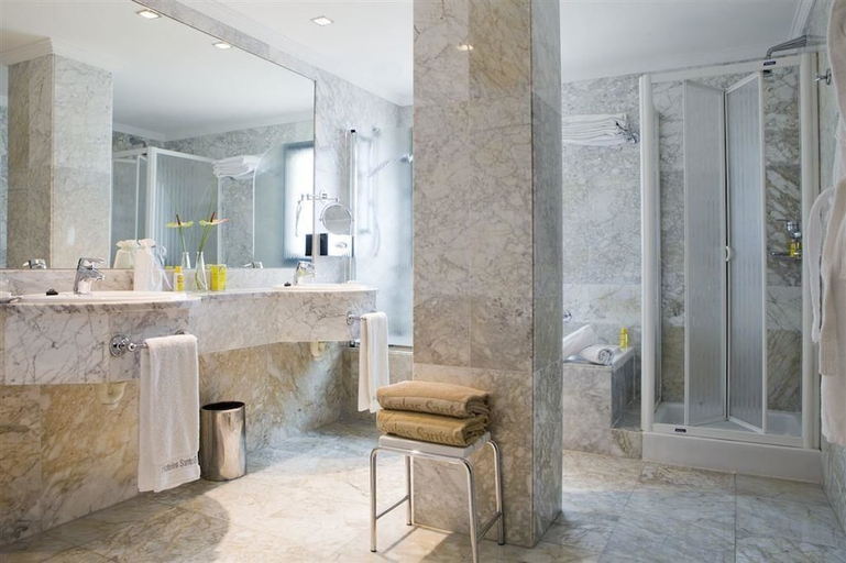 Bathroom 4, Nixe Palace Hotel, Baleares
