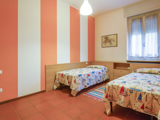 Bedroom 2, Beaming Holiday Home in Marciaga With Pool, Garden,terrace, Verona