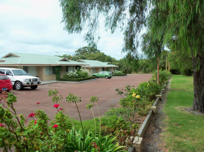 Exterior 1