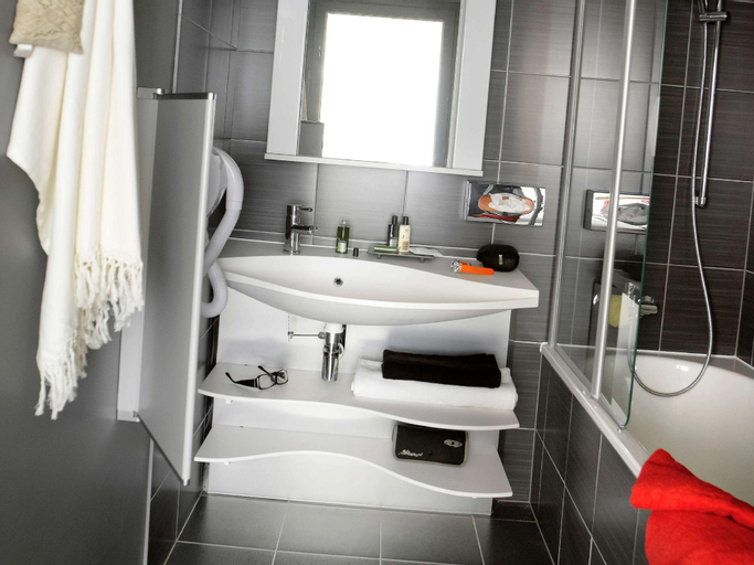 Bathroom 7
