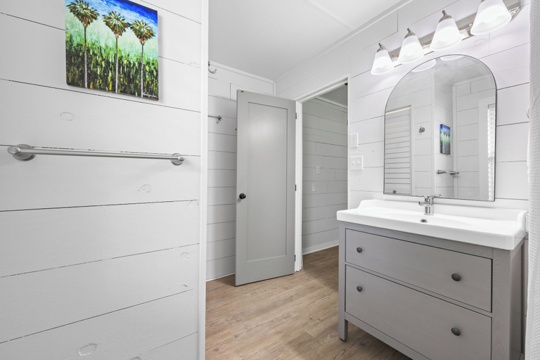 Bathroom 4, Natures Nook Cottage for 2!, Saint Johns