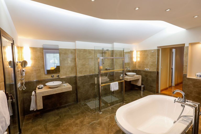 Bathroom 5, LE RELAIS DE LA POSTE, Landes