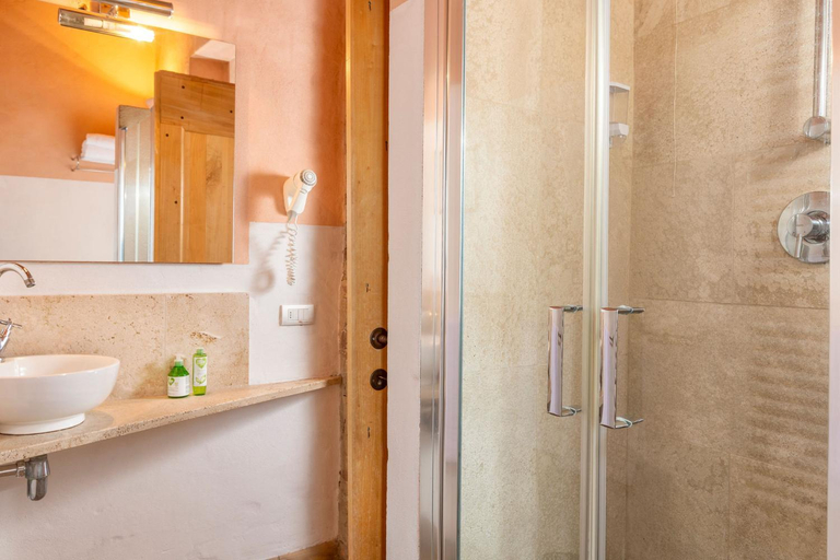 Bathroom 4, Locanda del Vino Nobile, Montepulciano Rooms AC, WI-FI, Siena
