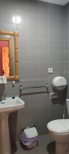 Bathroom 4, Hotel Fuertescusa, Serrania de Cuenca, Cuenca
