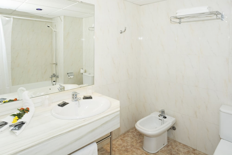 Bathroom 4, Hotel HSM Canarios Park - All Inclusive, Baleares