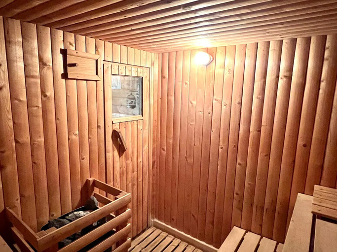 Sauna 4, Lux 8Br Thamesfront Villa w Yacht & Sauna, Windsor and Maidenhead