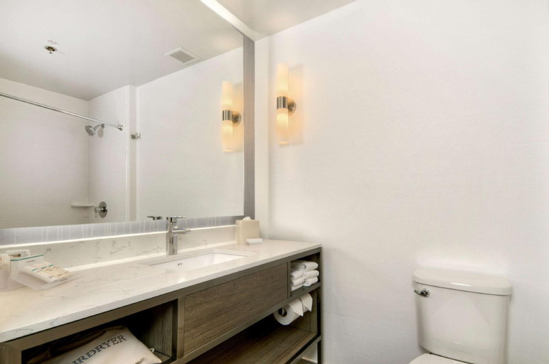 Bathroom 18