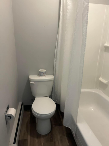 Bathroom 4, PARKSIDE INN, Division No. 19