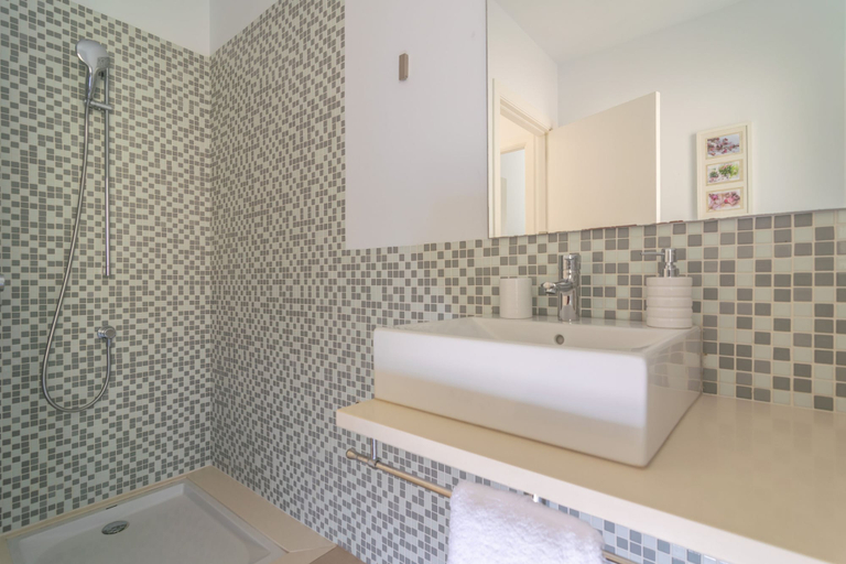 Room 5, Carritx 4 in Provensals, Baleares