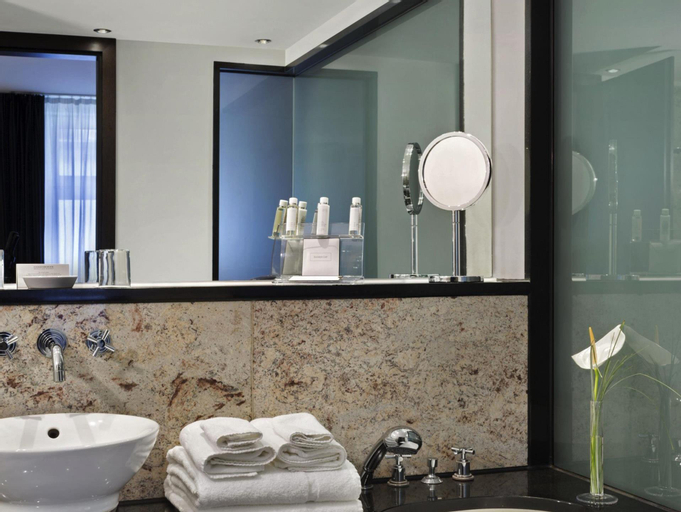 Bathroom 10