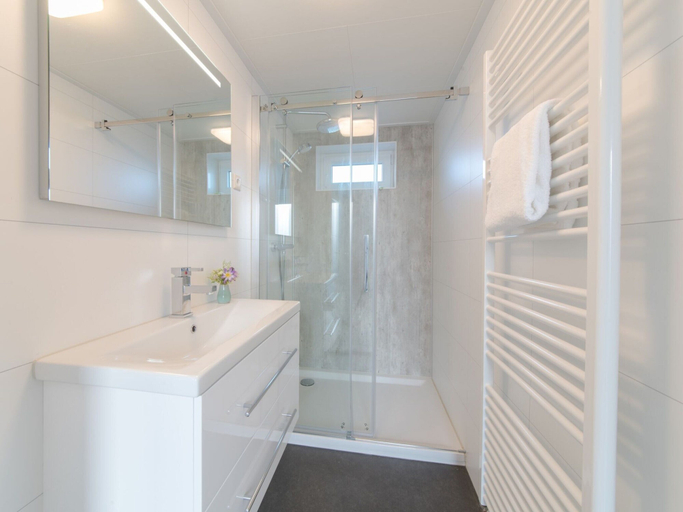 Bathroom, Cozy Zeeland Getaway Spot, Kapelle