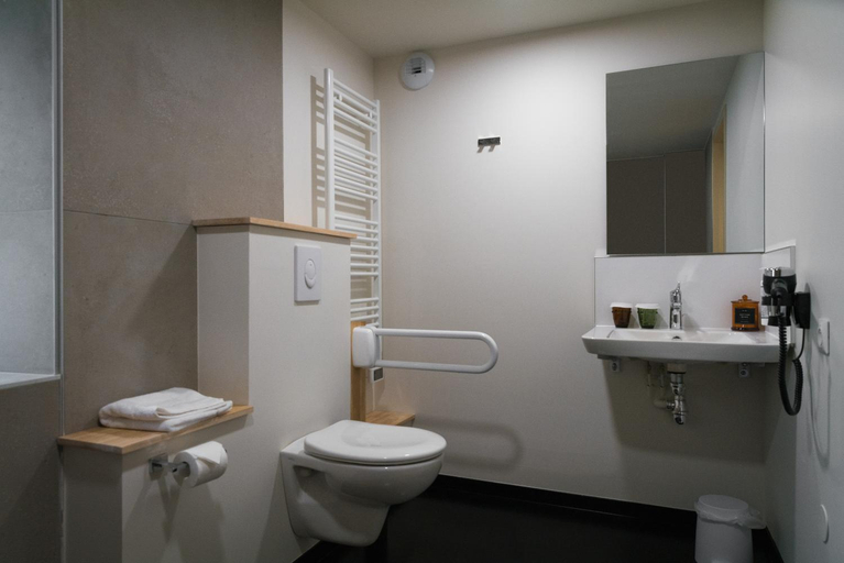 Bathroom 3, Domaine de l'Ecorcerie, Vienne