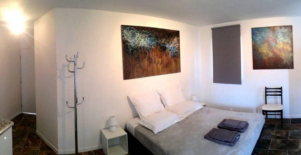 Bedroom 2, Casa ilicia, Pyrénées-Orientales
