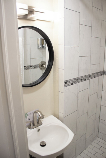Bathroom 3, Leland House Suites of Durango, La Plata