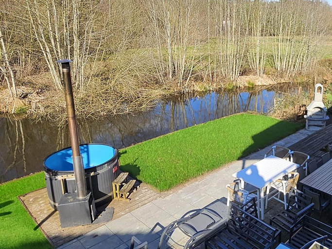 Dining 4, House in Vlagtwedde With Sauna and Hot Tub, Vlagtwedde