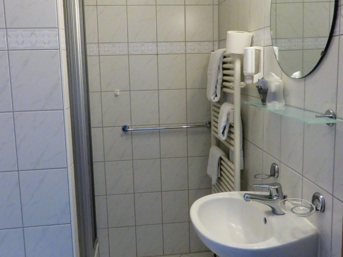 Bathroom 5, Hotel Conditorei Cafe Baier, Zollernalbkreis