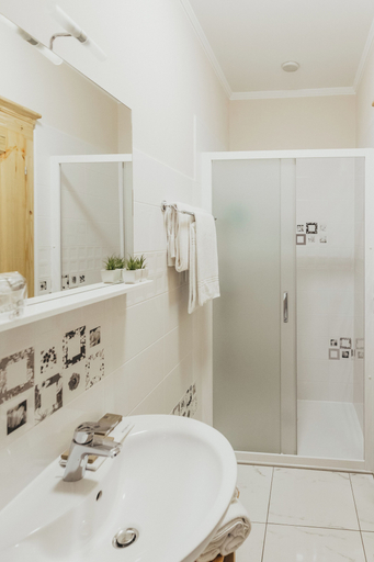 Bathroom 5, Aminess Kadoor Hotel, Karlovac