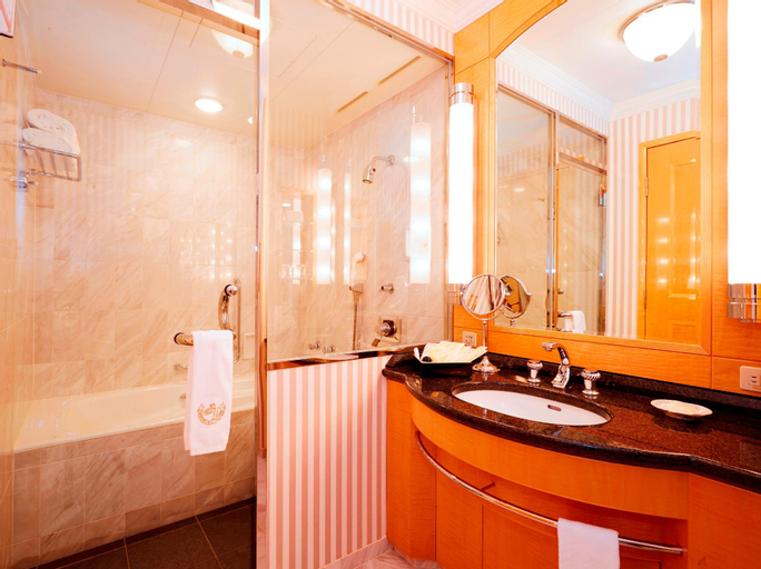 Bathroom 12