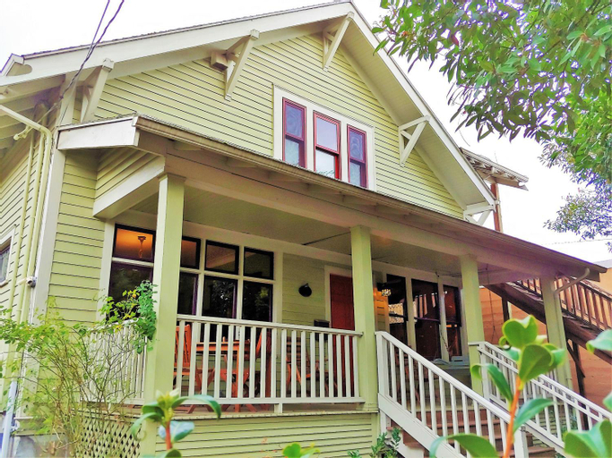 Bluebird Guesthouse, Multnomah