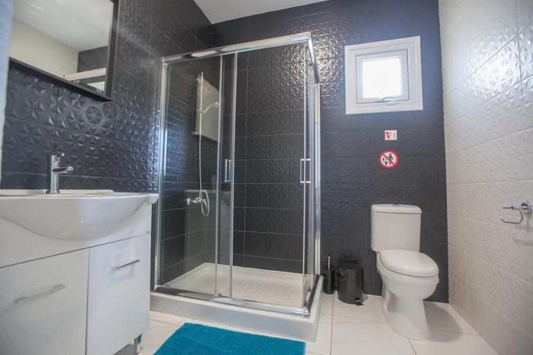 Shower 3, Broadway Villas