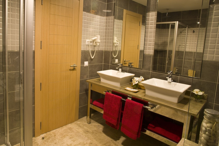 Bathroom 4, Holiday World Resort, Málaga