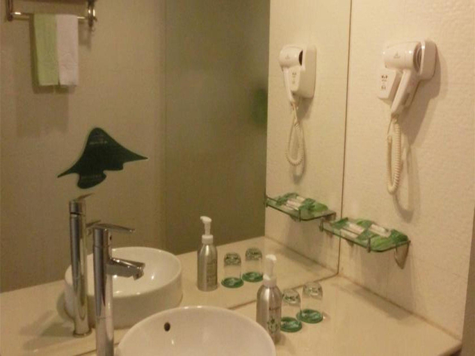 Bathroom 9