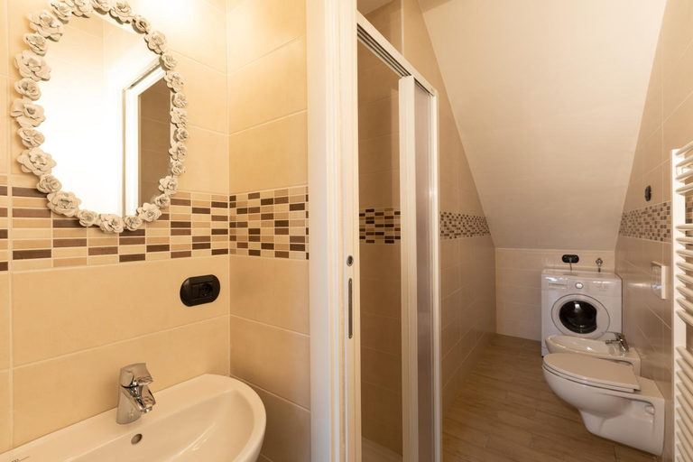 Bathroom 4, Pianeta Oro Apartments, Sondrio
