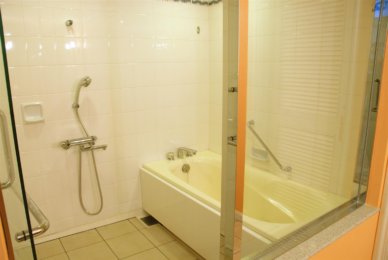 Bathroom 5, Hotel Nikko Alivila, Yomitan