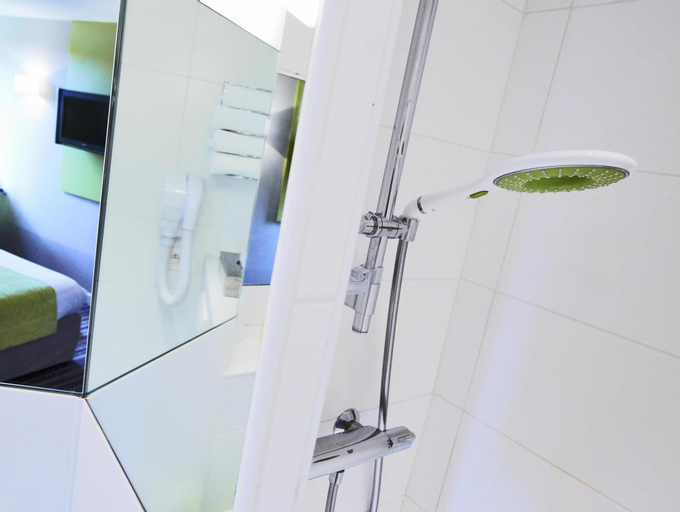 Bathroom 10