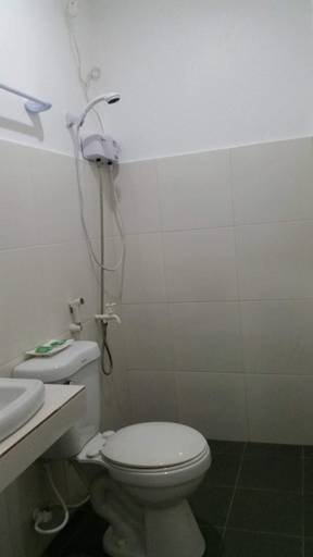 Bathroom 5, Greenfield Tourist Inn, Panglao