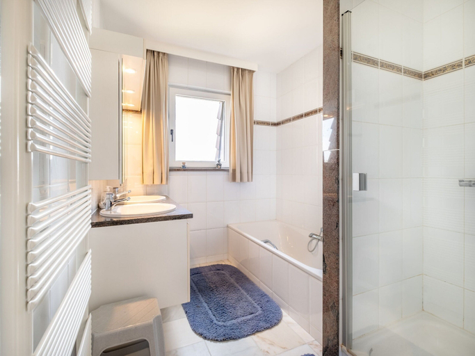 Bathroom 2, Apartment Near Dunes in Koksijde, West-Vlaanderen