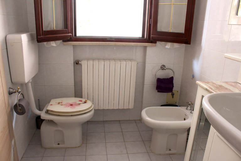 Bathroom 1, Porta del Carmine, Ferrara