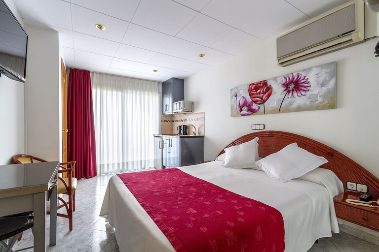 Bedroom 2, Neptuno Apartments, Barcelona