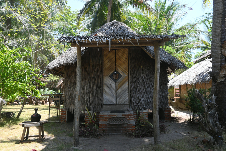Exterior 1