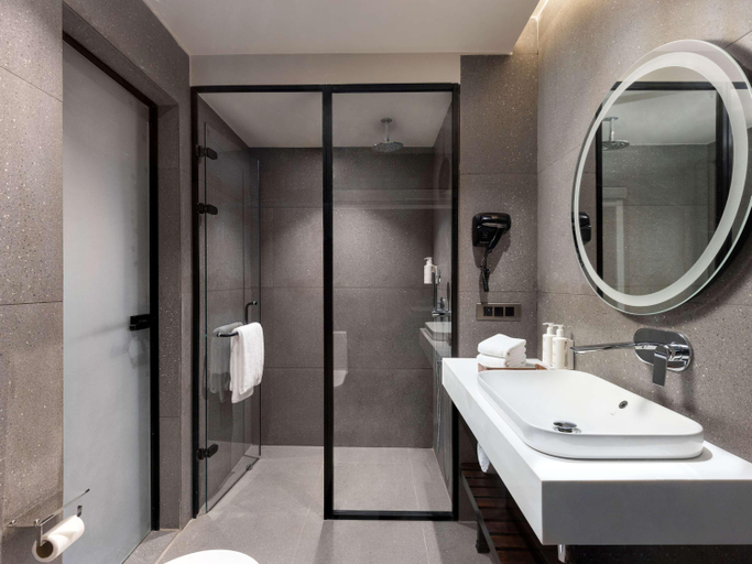Bathroom 5, Mercure Chandigarh Tribune Chowk, Chandigarh
