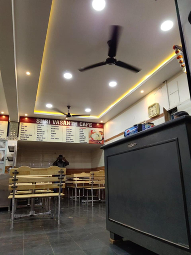 Food & Drinks 4, Shri Vasant Lodge, Dharwad