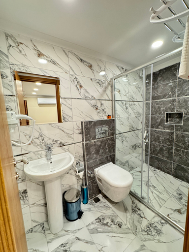 Bathroom 5, Riverside Hotel, Fatih