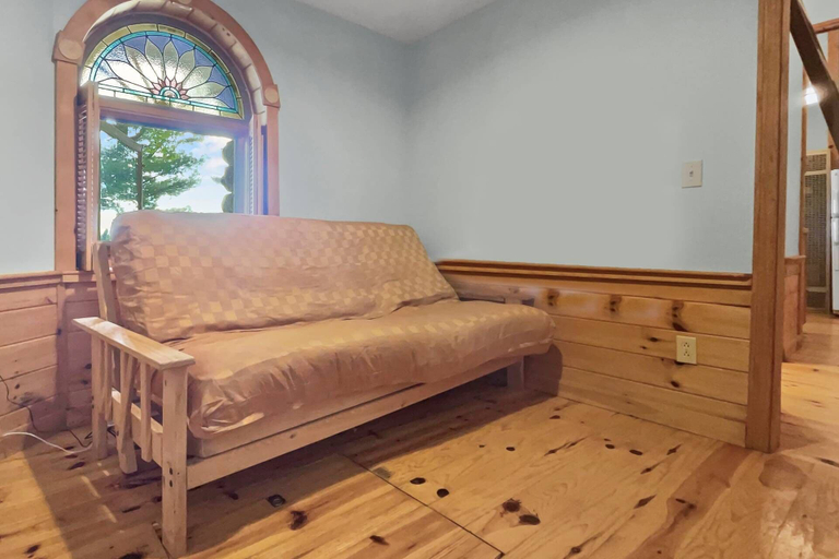Bedroom 3, Kona - Hobbit House, Carroll