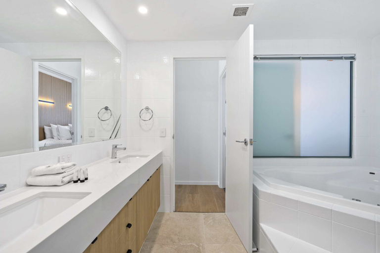 Bathroom 4, Sun City - Q Stay, Gold Coast