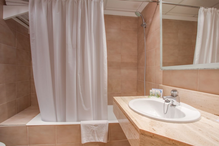 Bathroom 3, Inturotel Cala Azul Park, Baleares