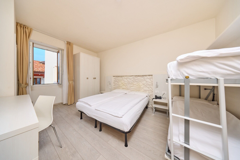 Bedroom 2, Hotel Geier, Trento