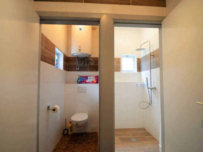 Bathroom 4, Nature Retreat by the Lakes, Namur
