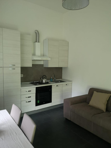 Others 4, Angolo di isa, Varese