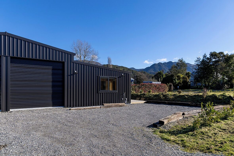 Exterior & Views 2, Blackball Connection, Grey