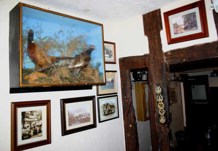 Others 5, Farmhouse Inn, Essex