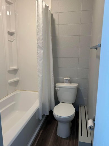 Bathroom 4, PARKSIDE INN, Division No. 19