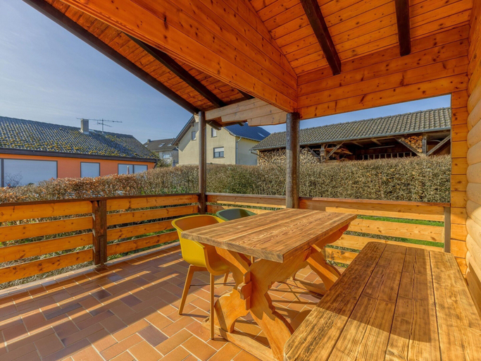 Dining 4, Holiday Home in Waxweiler in the Southern Eifel, Eifelkreis Bitburg-Prüm
