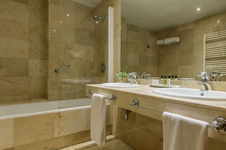 Bathroom 4, Aparthotel Mariano Cubi Barcelona, Barcelona