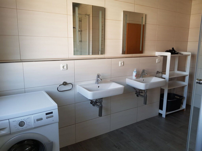 Bathroom 4, Cosy Apartment in Porta Westfalica, Minden-Lübbecke